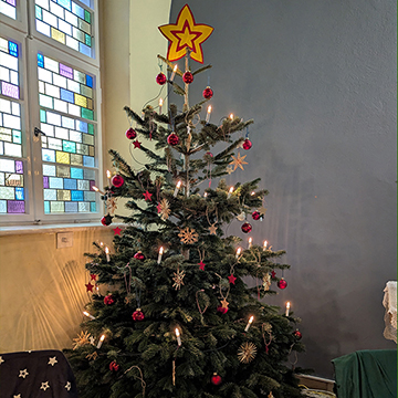 Weihnachtsbaum 2025 in der Kirche Bergfelde
